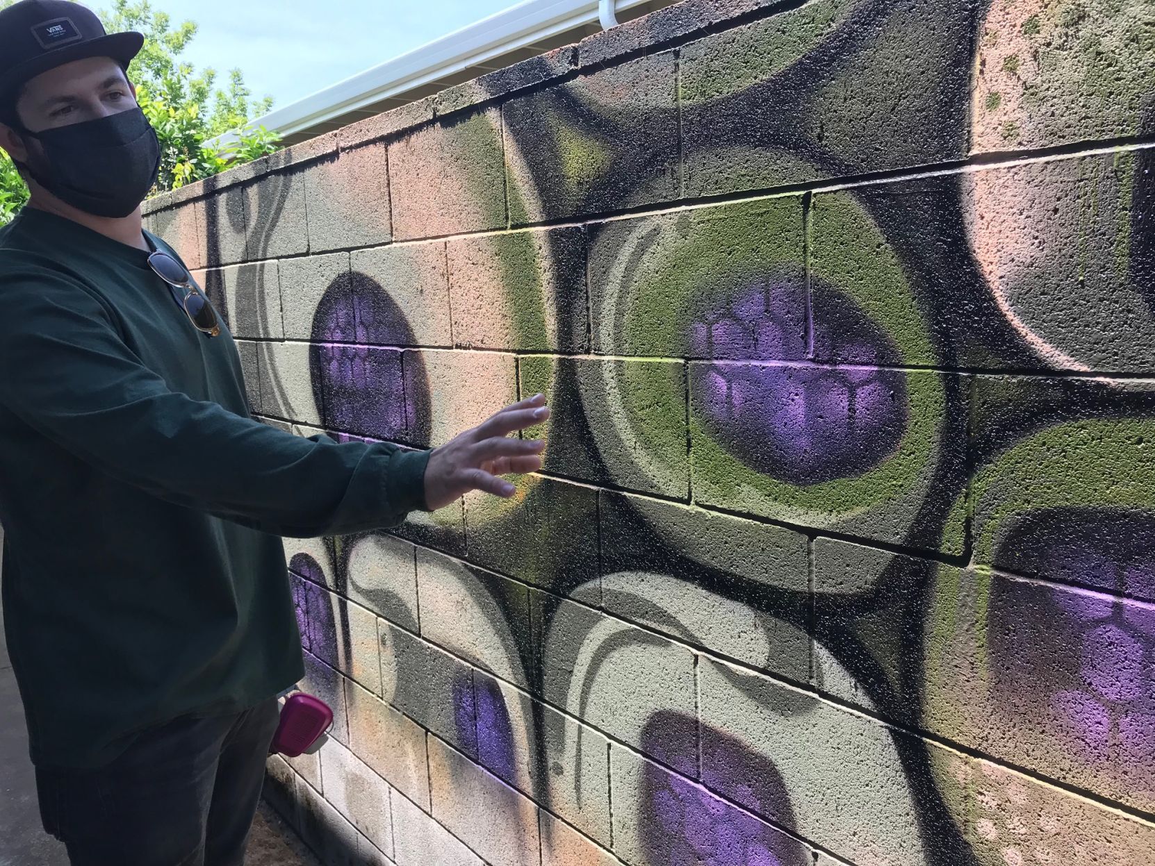 A mural leads to new friendship